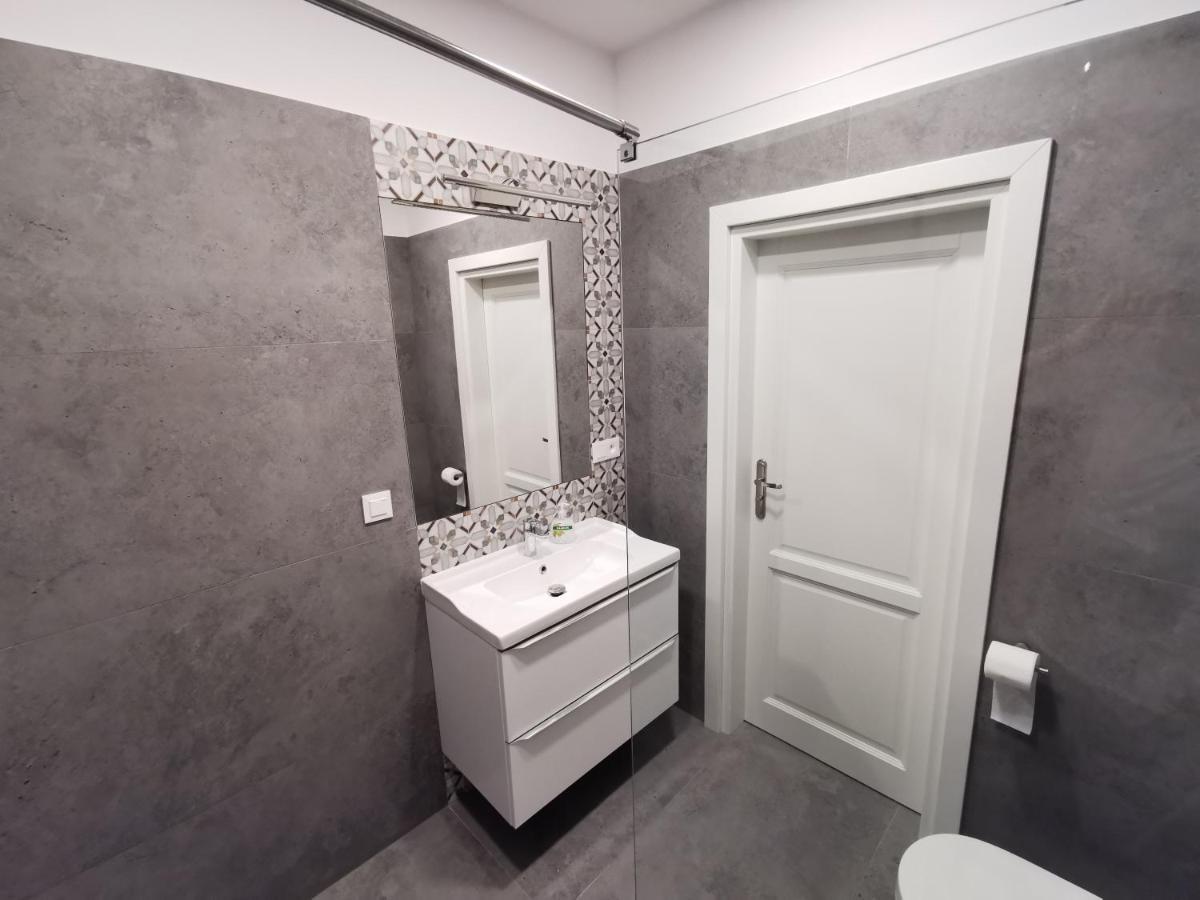 Nowe Apartamenty Zamkowa Vis A Vis Wawelu Cracovia Exterior foto